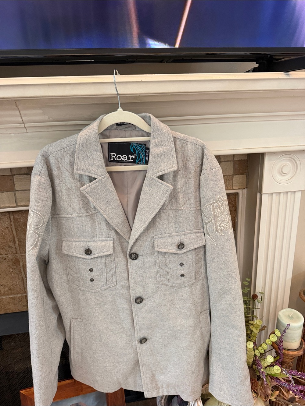 Roar Men's Embroidered Siberian wool 3 Button Coat Mens M